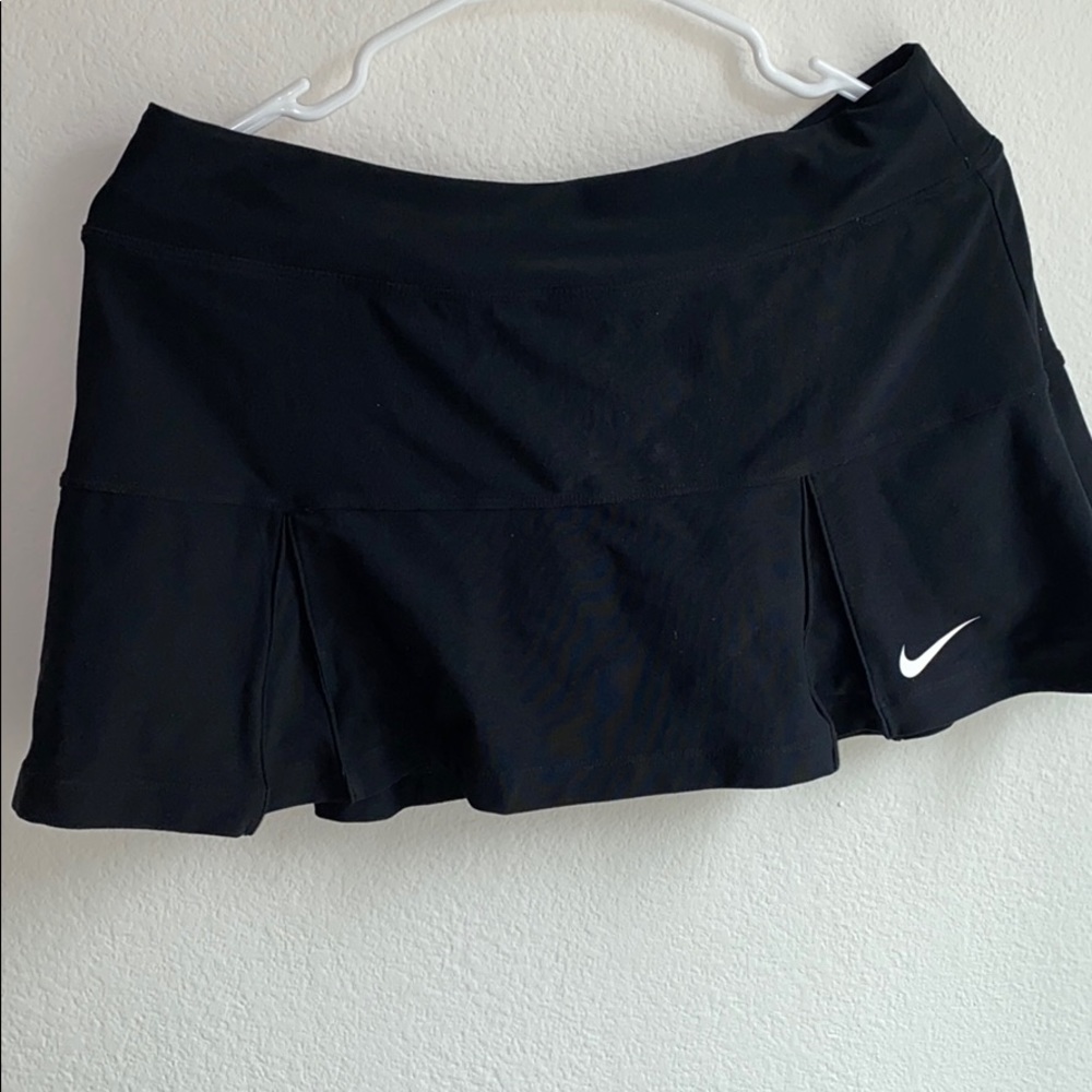 Nike women’s black skirt